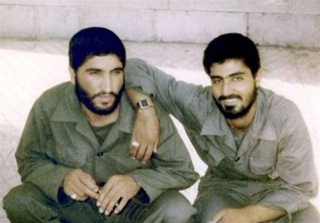 شهید احمد کاظمی به همراه سردار سلیمانی