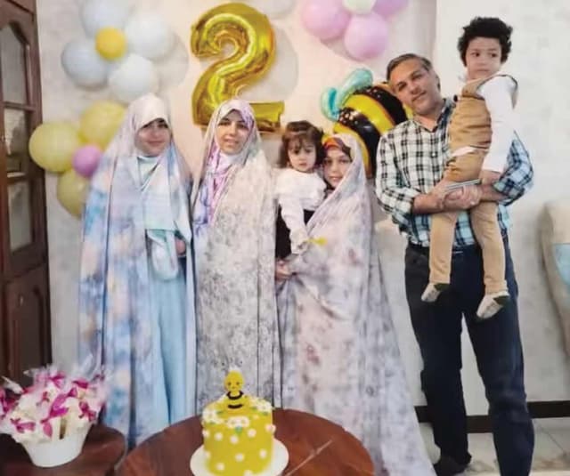 عکس خانواده شهید دکتر مصطفی ساداتی ارمکی