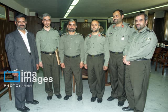 شهید غلامعلی رشید درکنار شهید باقری