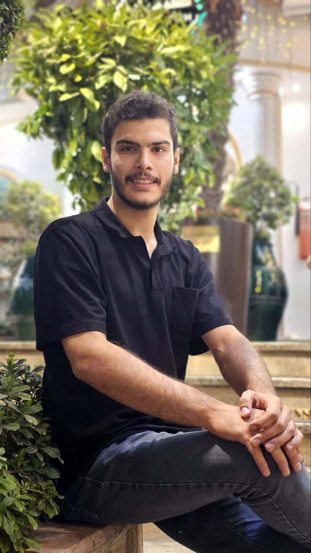 شهید علیرضا وفایی قاری قرآن و مداح زندان اوین