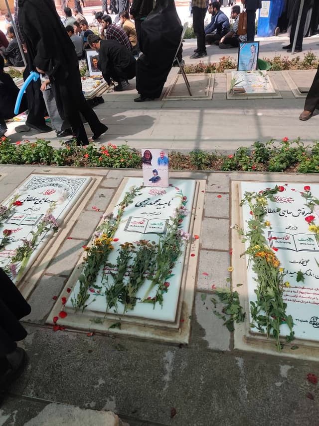تصویر مزار خانواده حاجی سلطانی