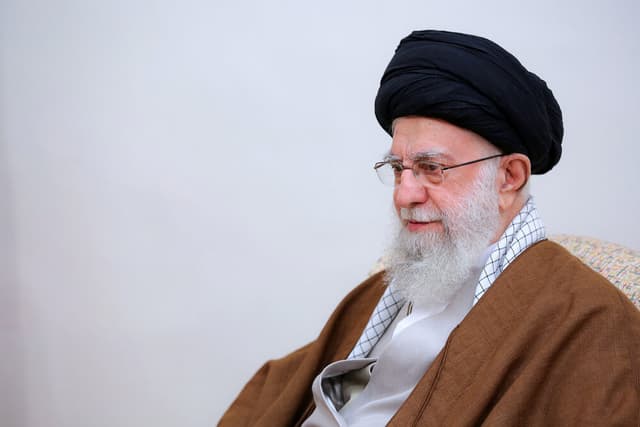 ایت الله سید علی خامنه ای نشست خصوصی