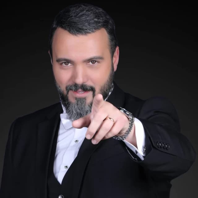 تصویر آتلیه کامبیز دیرباز