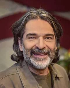 اردلان شجاع کاوه