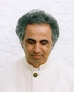 منوچهر صادقی