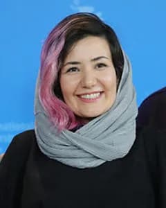 شقایق شوریان