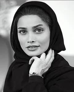 تینا آخوندتبار