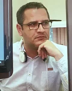 اکبر روح