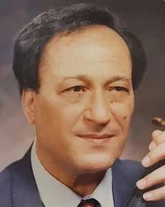 منوچهر لشگری