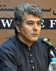 ناصر ضمیری کارگردان فیلم با دیگران